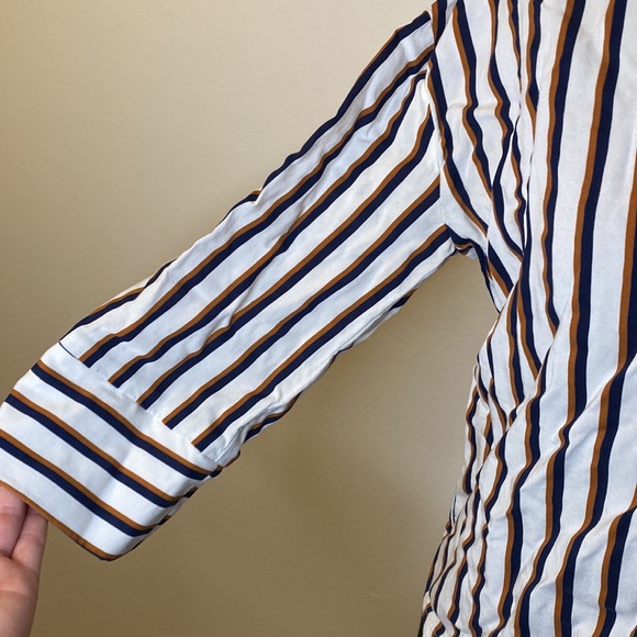 ๐ 2/$25 Pull & Bear Women's Striped Button Up - Picture 3 of 5
